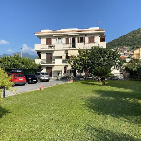 I Fiori Di Pietra Aparthotel Pietra Ligure Exteriör bild