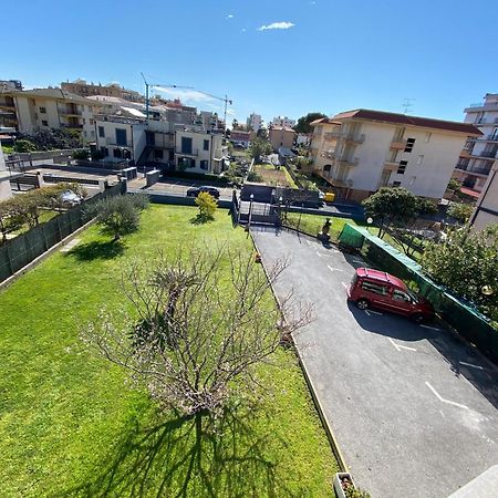 I Fiori Di Pietra Aparthotel Pietra Ligure Exteriör bild