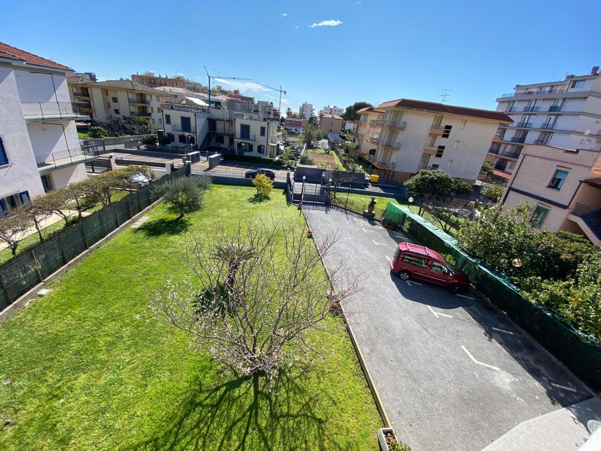 I Fiori Di Pietra Aparthotel Pietra Ligure Exteriör bild