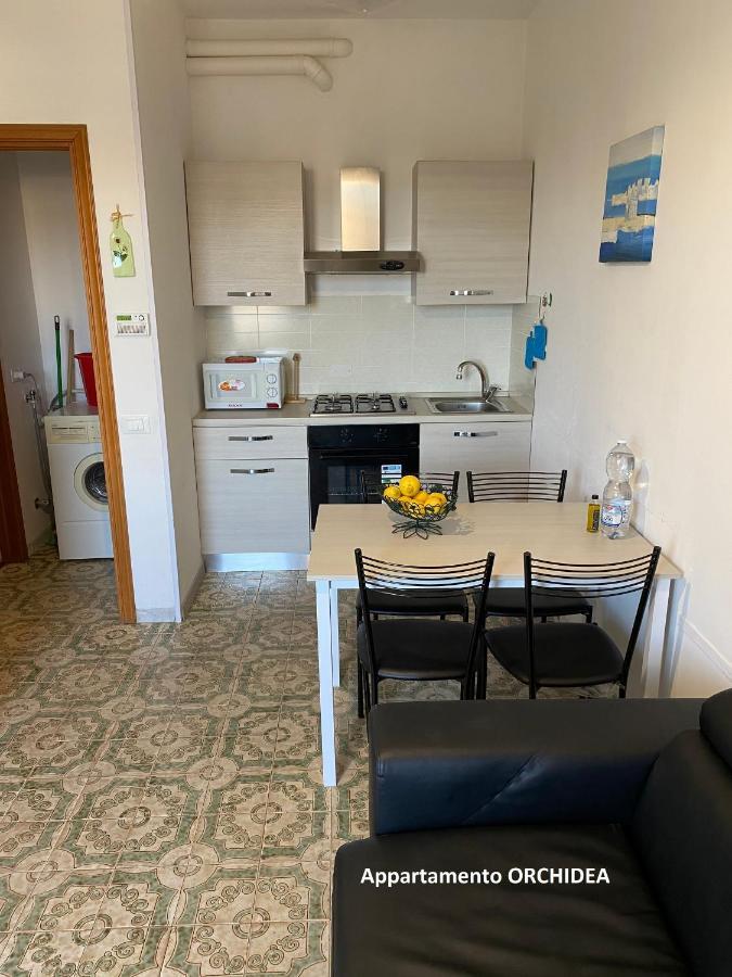 I Fiori Di Pietra Aparthotel Pietra Ligure Exteriör bild