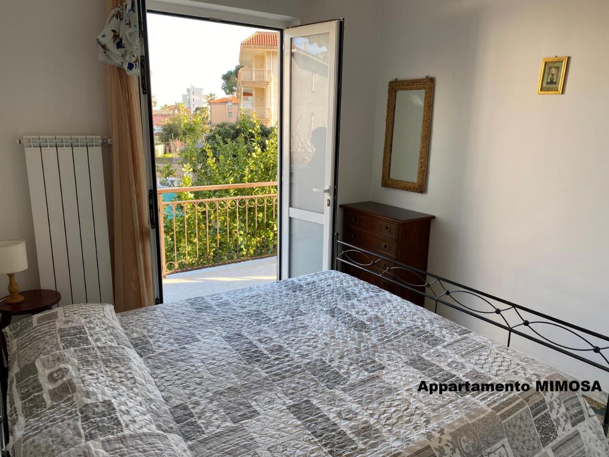 I Fiori Di Pietra Aparthotel Pietra Ligure Exteriör bild