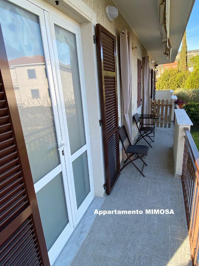 I Fiori Di Pietra Aparthotel Pietra Ligure Exteriör bild