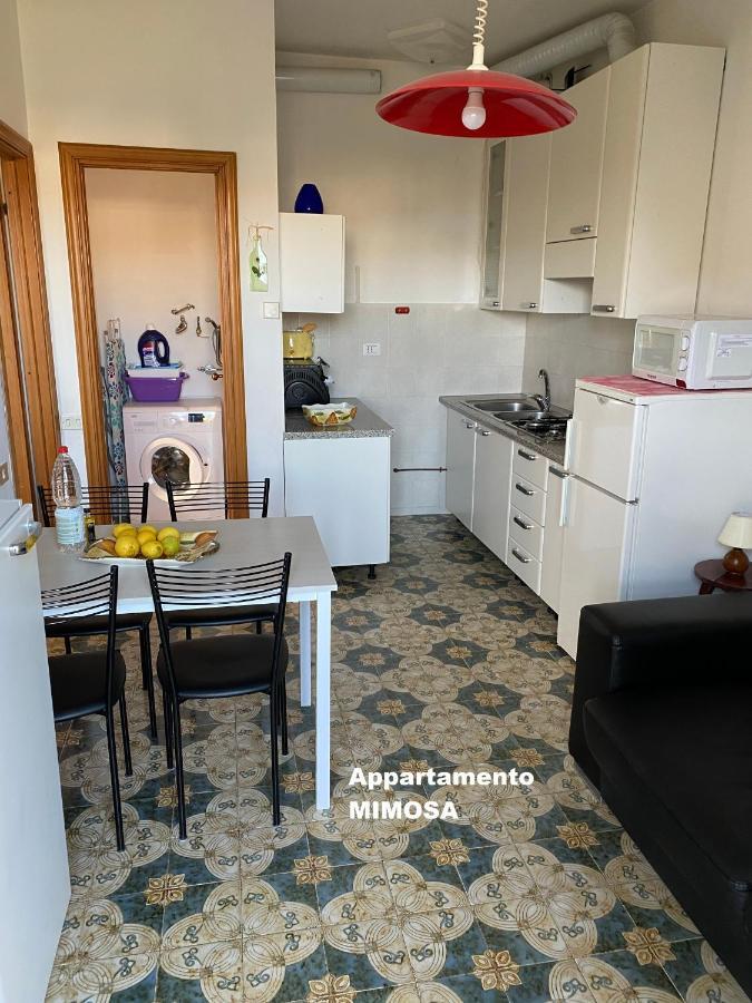 I Fiori Di Pietra Aparthotel Pietra Ligure Exteriör bild