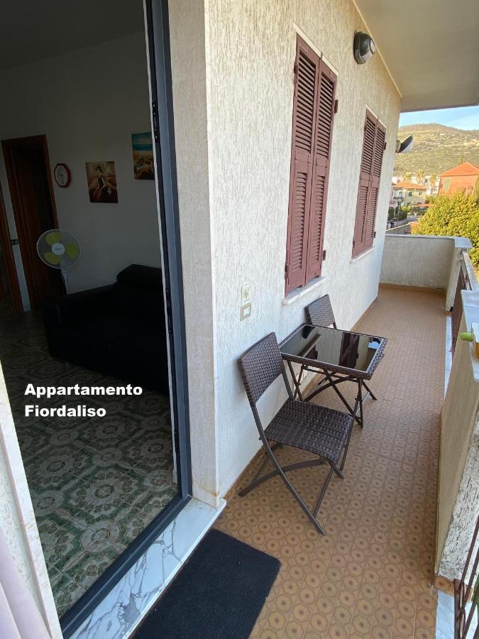 I Fiori Di Pietra Aparthotel Pietra Ligure Exteriör bild